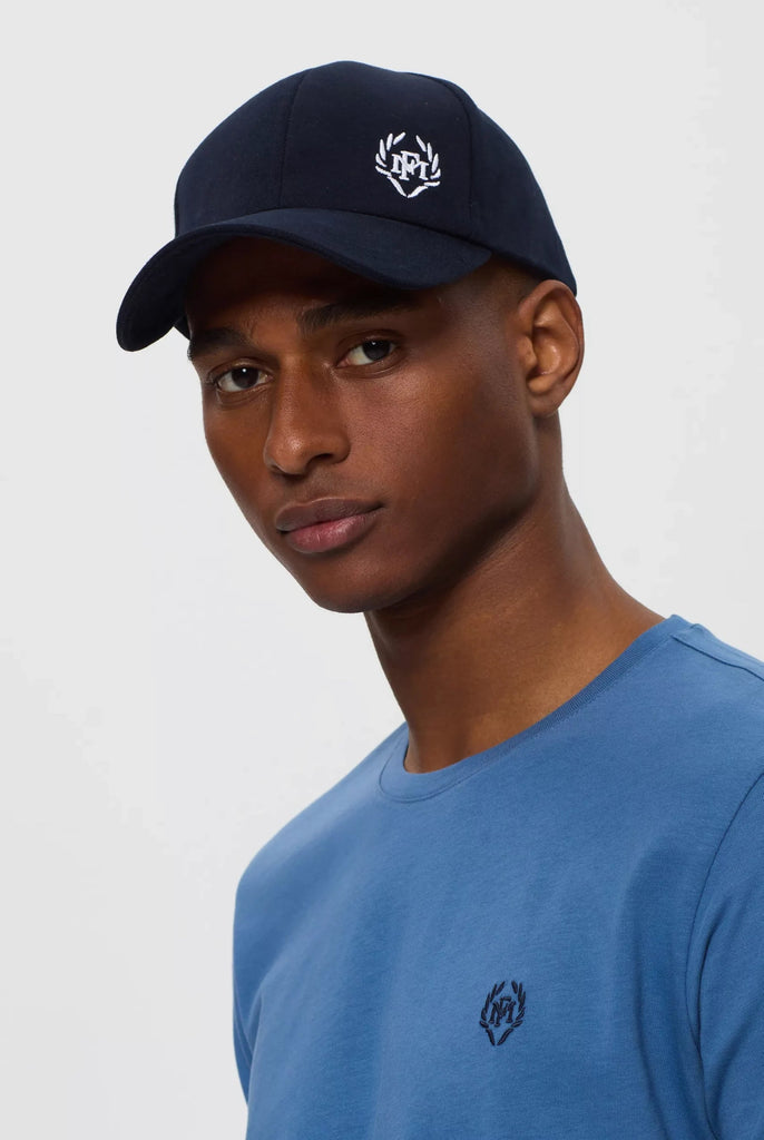 Marco Frank - Guzman: Casquette Avec Logo Couronne Brodé en Contraste - Bleu Marine