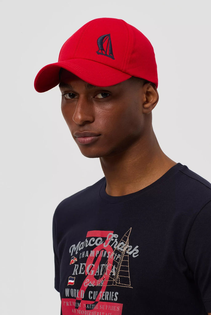 Marco Frank - Lenard: Casquette Avec Logo de Voile Brodé en Contraste - Rouge