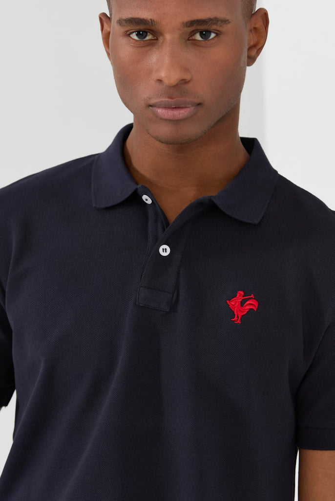 Marco Frank - Est. In Paris - Étienne: Polo Avec Logo de Coq Emblématique Brodé - Bleu Marine