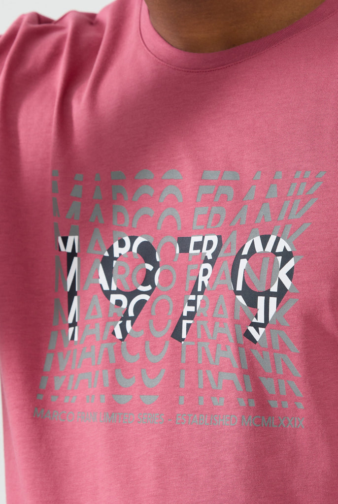 Marco Frank - Gable: T-shirt Avec Typographie 1979 - Rose